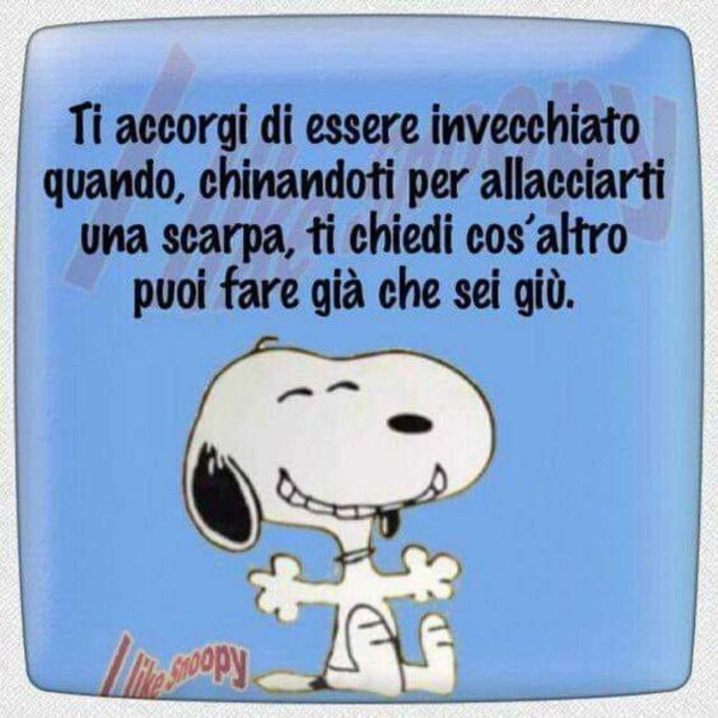 "Ti accorgi di essere invecchiato quando, chinandoti per allacciarti una scarpa, ti chiedi cos'altro puoi fare già che sei giù." - immagini divertenti con Snoopy